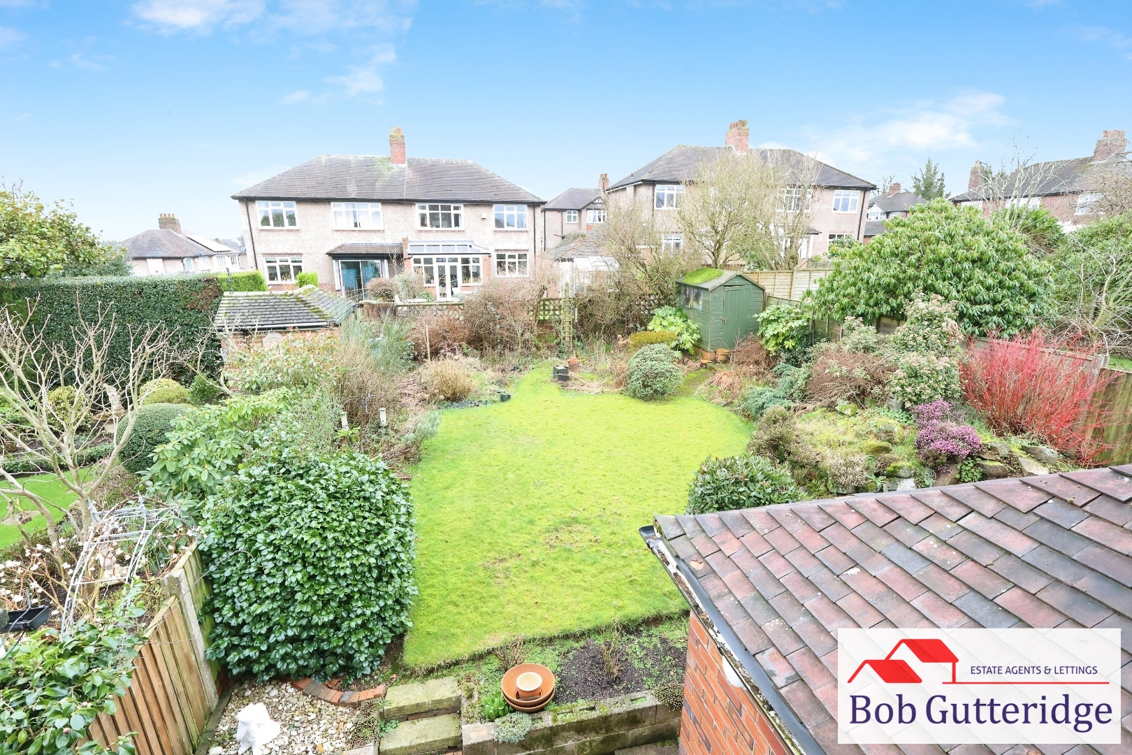 ENCLOSED REAR GARDEN